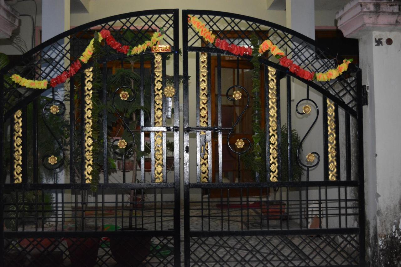 Pratibha Home Stay Jabalpur Exterior photo